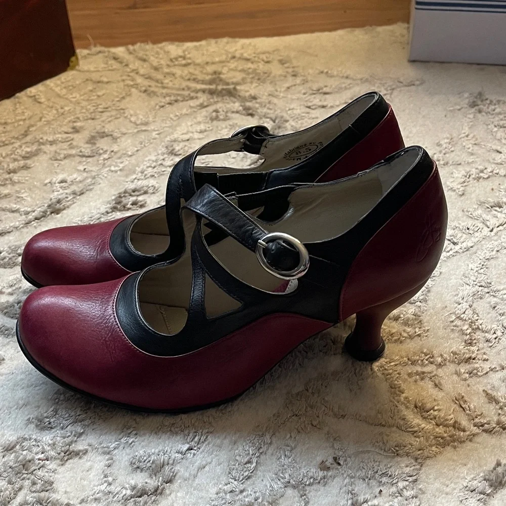 John Fluevog BELLEVUE PEARL HART CRISS-CROSSED MARYJANE HEEL Wine & black sz 8.5 - Picture 4 of 12